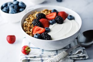 Greek-Yogurt-with-Berries