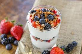 greek-yogurt-parfait with-fresh-fruit 